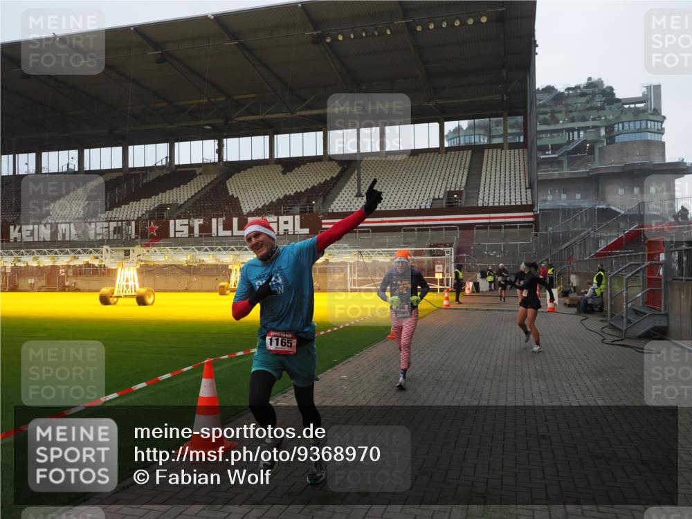 07.12.2025 - St. Pauli X-Mass-Run No. 15 Fabian Wolf http://msf.ph/oto/9368970 07.12.2025 09:56:44 Ziel 198, 662, 1116, 1165, 3255, 4208, 4209 meine-sportfotos.de