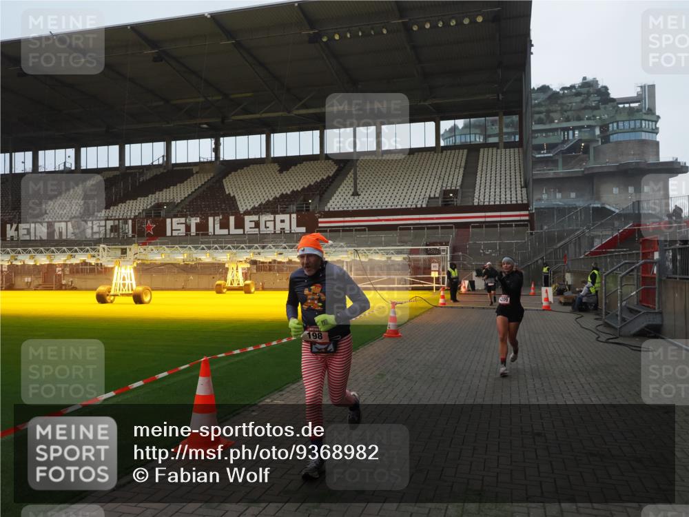 07.12.2025 - St. Pauli X-Mass-Run No. 15 Fabian Wolf http://msf.ph/oto/9368982 07.12.2025 09:56:45 Ziel 198, 662, 1116, 1165, 3255, 4208, 4209 meine-sportfotos.de
