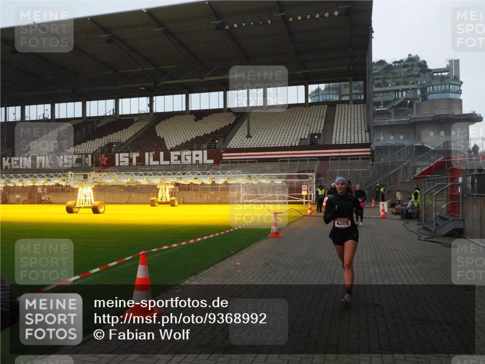 07.12.2025 - St. Pauli X-Mass-Run No. 15 Fabian Wolf http://msf.ph/oto/9368992 07.12.2025 09:56:46 Ziel 198, 662, 1116, 1165, 3255, 4208, 4209 meine-sportfotos.de