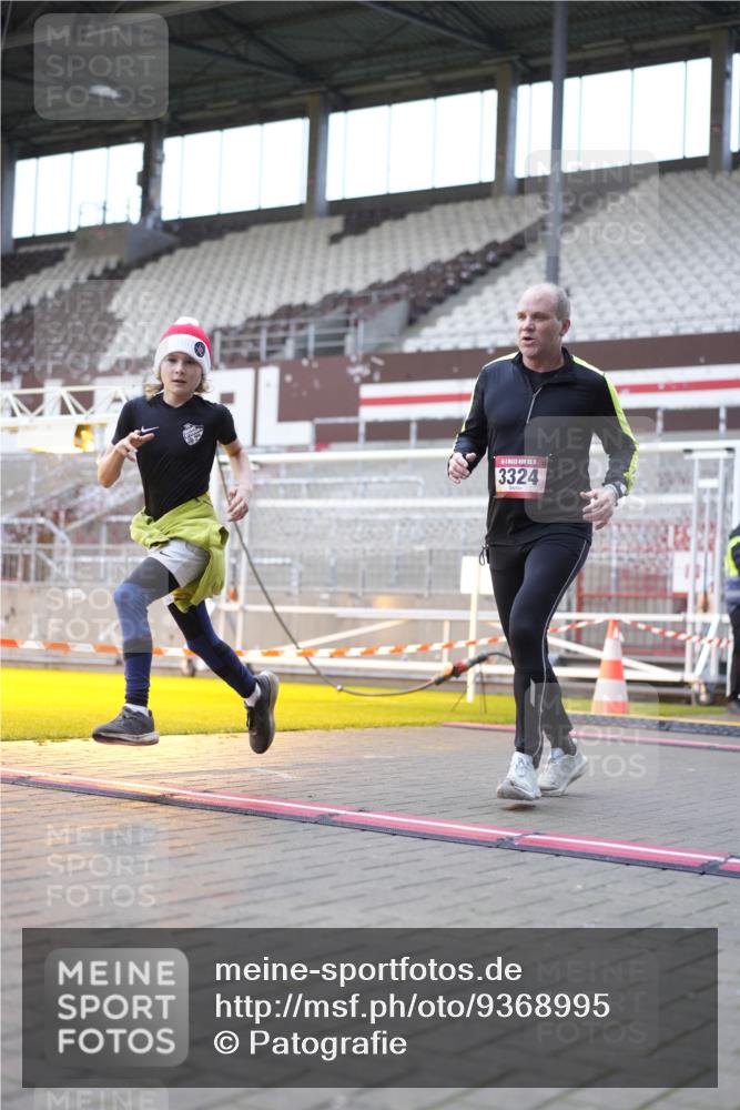 07.12.2025 - St. Pauli X-Mass-Run No. 15 Patografie http://msf.ph/oto/9368995 07.12.2025 11:19:53 Ziel 2217, 2581, 2771, 3075, 3160, 3170, 3324, 3822, 3823 meine-sportfotos.de