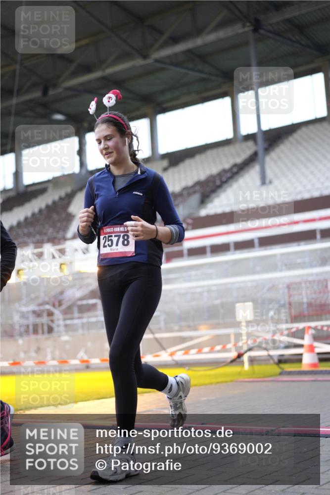 07.12.2025 - St. Pauli X-Mass-Run No. 15 Patografie http://msf.ph/oto/9369002 07.12.2025 11:20:07 Ziel 2577, 2578, 3170, 3324 meine-sportfotos.de