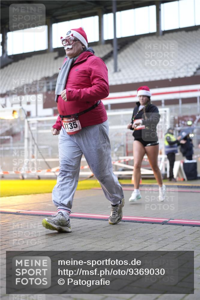 07.12.2025 - St. Pauli X-Mass-Run No. 15 Patografie http://msf.ph/oto/9369030 07.12.2025 11:20:28 Ziel 1020, 1135, 1614, 2132, 2134, 2242, 2305, 3129, 3157, 3309, 4637 meine-sportfotos.de