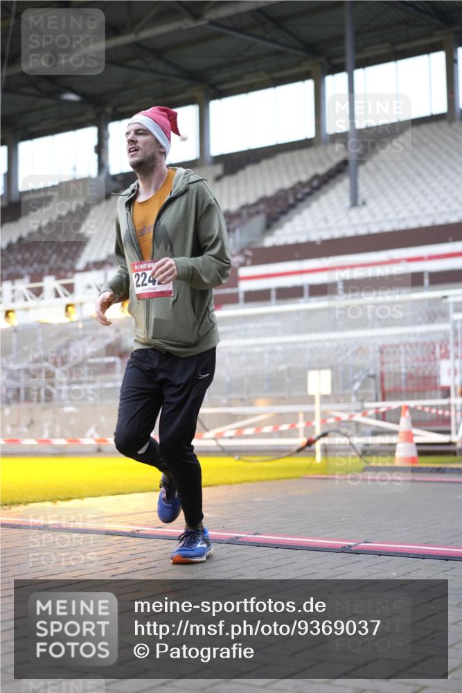 07.12.2025 - St. Pauli X-Mass-Run No. 15 Patografie http://msf.ph/oto/9369037 07.12.2025 11:20:30 Ziel 1020, 1135, 1614, 2132, 2134, 2242, 2305, 3129, 3309 meine-sportfotos.de