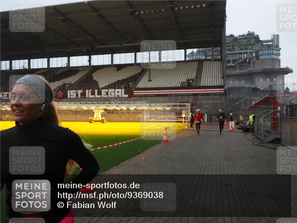 07.12.2025 - St. Pauli X-Mass-Run No. 15 Fabian Wolf http://msf.ph/oto/9369038 07.12.2025 09:56:52 Ziel 198, 497, 662, 1116, 1165, 2861, 4208, 4209 meine-sportfotos.de