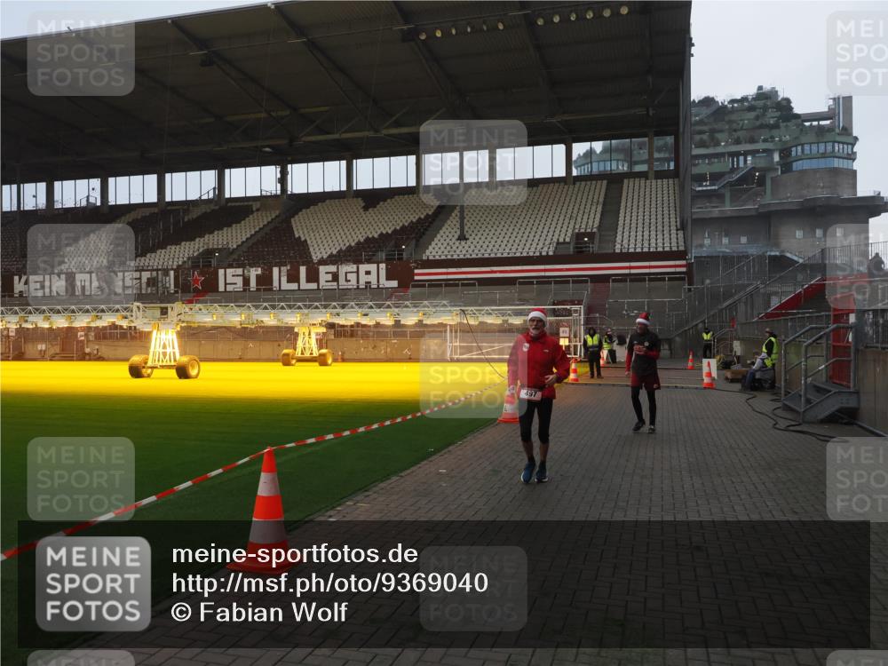 07.12.2025 - St. Pauli X-Mass-Run No. 15 Fabian Wolf http://msf.ph/oto/9369040 07.12.2025 09:56:55 Ziel 198, 497, 662, 1116, 1165, 2861, 4208, 4209 meine-sportfotos.de