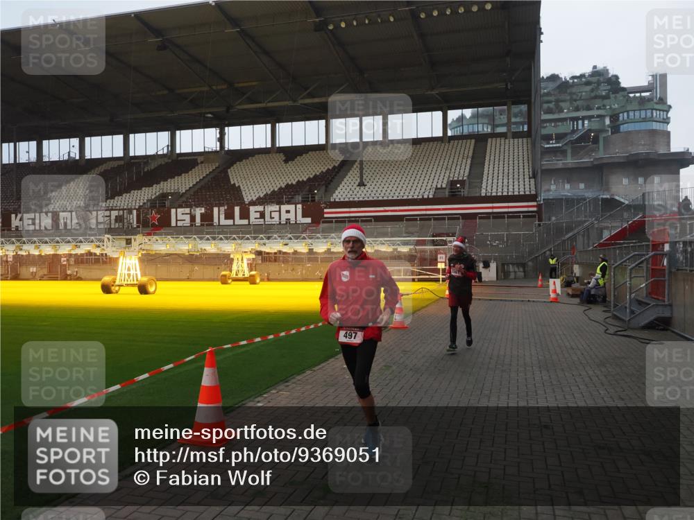 07.12.2025 - St. Pauli X-Mass-Run No. 15 Fabian Wolf http://msf.ph/oto/9369051 07.12.2025 09:56:56 Ziel 198, 497, 662, 1116, 1165, 2861, 4208, 4209 meine-sportfotos.de