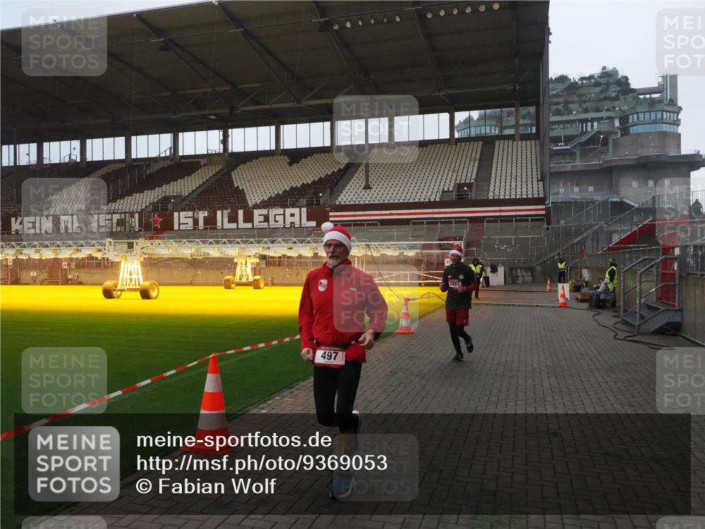 07.12.2025 - St. Pauli X-Mass-Run No. 15 Fabian Wolf http://msf.ph/oto/9369053 07.12.2025 09:56:56 Ziel 198, 497, 662, 1116, 1165, 2861, 4208, 4209 meine-sportfotos.de