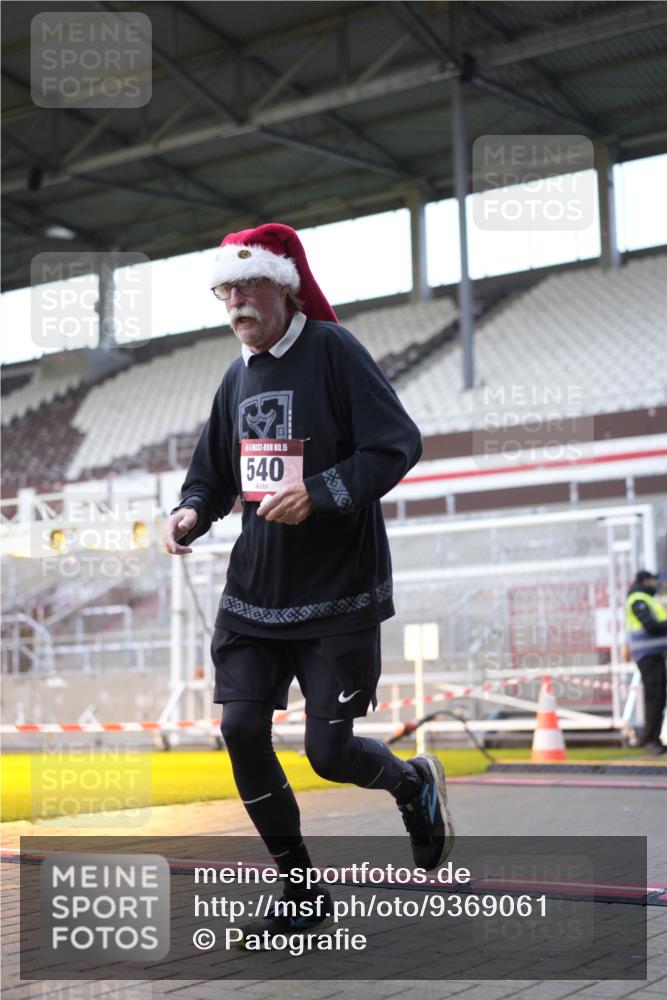 07.12.2025 - St. Pauli X-Mass-Run No. 15 Patografie http://msf.ph/oto/9369061 07.12.2025 11:20:47 Ziel 540, 765, 2379, 2462, 2601, 3037 meine-sportfotos.de