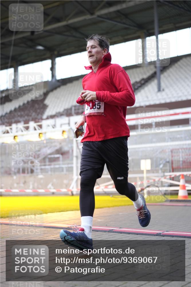 07.12.2025 - St. Pauli X-Mass-Run No. 15 Patografie http://msf.ph/oto/9369067 07.12.2025 11:21:04 Ziel 2375, 2376, 2854, 2867, 3135, 3220 meine-sportfotos.de