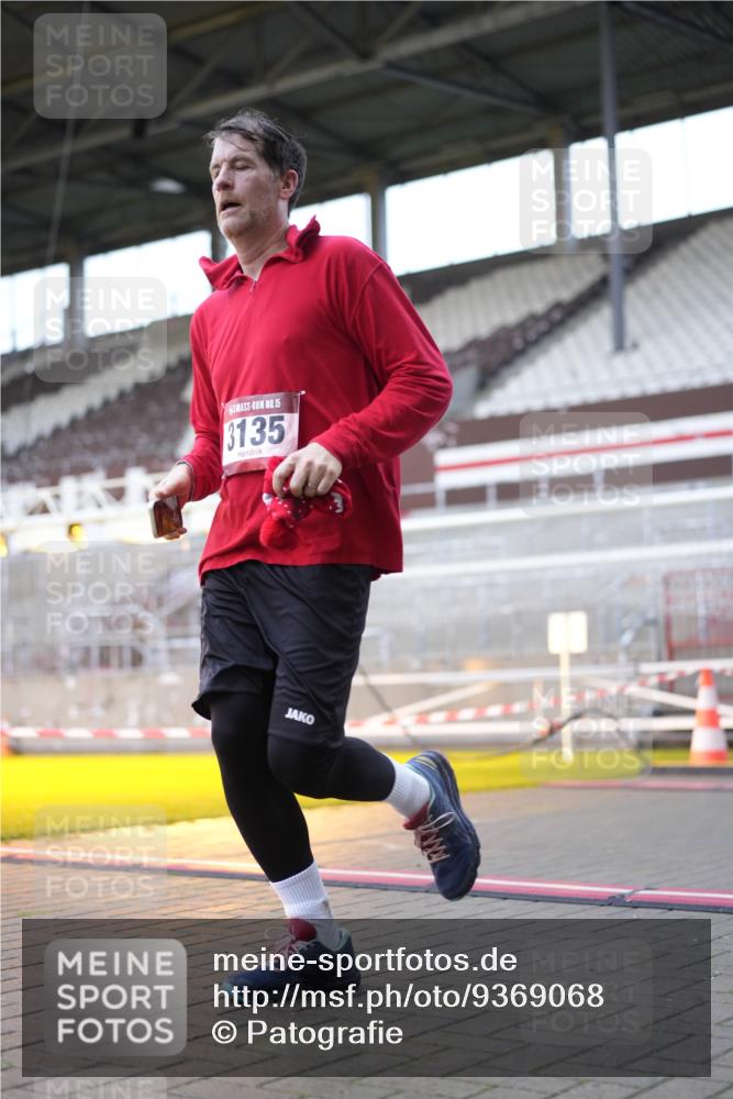 07.12.2025 - St. Pauli X-Mass-Run No. 15 Patografie http://msf.ph/oto/9369068 07.12.2025 11:21:04 Ziel 2375, 2376, 2854, 2867, 3135, 3220 meine-sportfotos.de