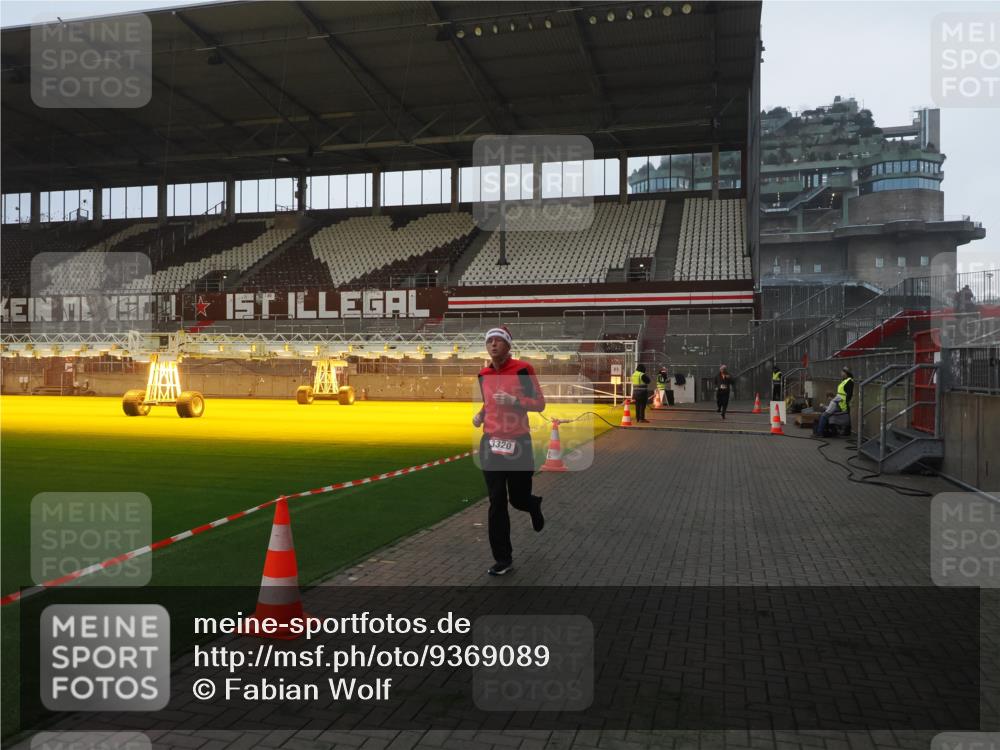 07.12.2025 - St. Pauli X-Mass-Run No. 15 Fabian Wolf http://msf.ph/oto/9369089 07.12.2025 09:57:09 Ziel 497, 2861, 3320, 4032 meine-sportfotos.de