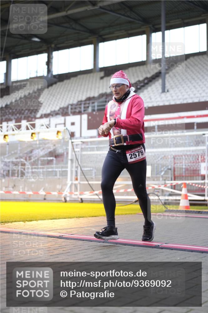 07.12.2025 - St. Pauli X-Mass-Run No. 15 Patografie http://msf.ph/oto/9369092 07.12.2025 11:21:16 Ziel 232, 241, 2375, 2376, 2579, 2867, 3073, 3135, 3159, 3220, 3283 meine-sportfotos.de