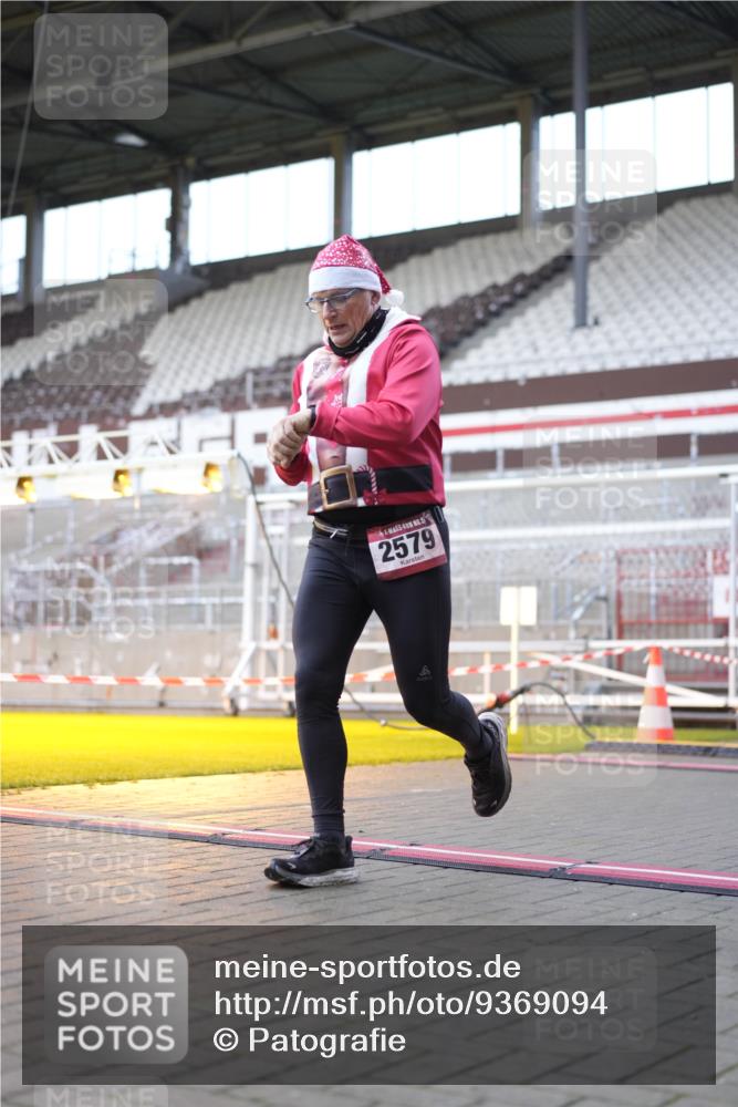 07.12.2025 - St. Pauli X-Mass-Run No. 15 Patografie http://msf.ph/oto/9369094 07.12.2025 11:21:16 Ziel 232, 241, 2375, 2376, 2579, 2867, 3073, 3135, 3159, 3220, 3283 meine-sportfotos.de