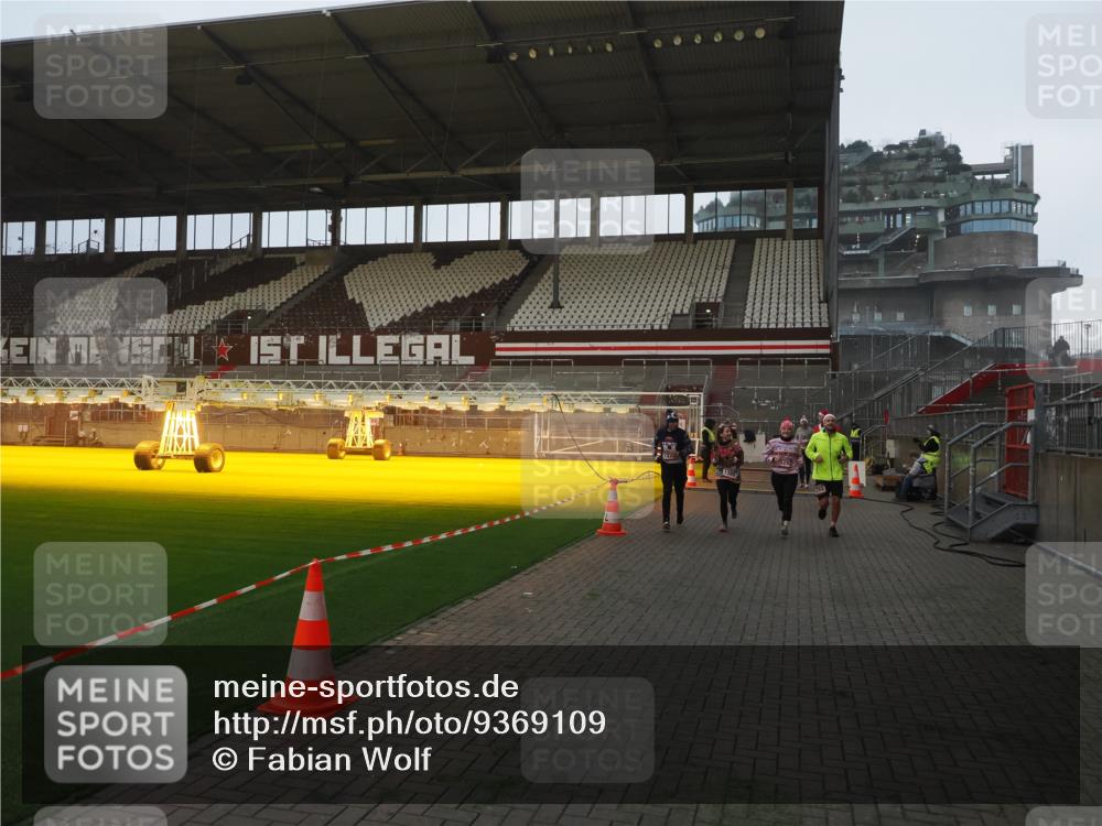 07.12.2025 - St. Pauli X-Mass-Run No. 15 Fabian Wolf http://msf.ph/oto/9369109 07.12.2025 09:57:26 Ziel 632, 1292, 1293, 1377, 1395, 2678, 4032 meine-sportfotos.de
