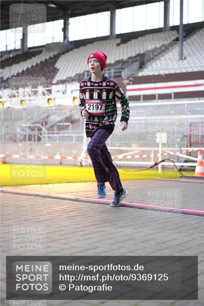 07.12.2025 - St. Pauli X-Mass-Run No. 15 Patografie http://msf.ph/oto/9369125 07.12.2025 11:21:29 Ziel 98, 105, 111, 232, 241, 1549, 1902, 1907, 2033, 2197, 2473, 2474, 2579, 3073, 3159 meine-sportfotos.de