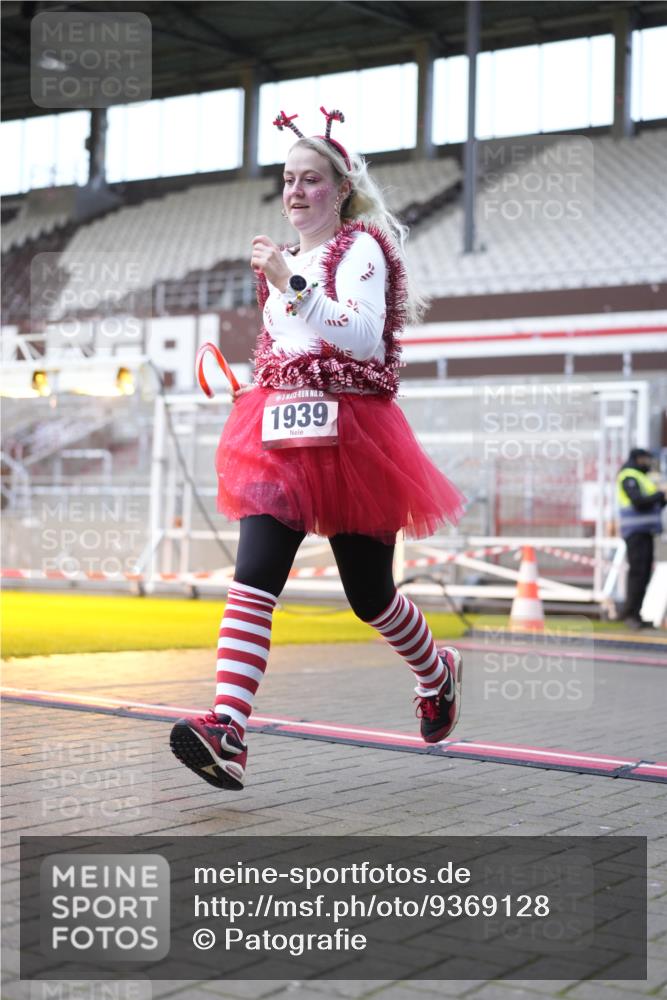 07.12.2025 - St. Pauli X-Mass-Run No. 15 Patografie http://msf.ph/oto/9369128 07.12.2025 11:21:36 Ziel 98, 105, 111, 241, 1549, 1902, 1907, 1939, 2033, 2197, 2473, 2474 meine-sportfotos.de