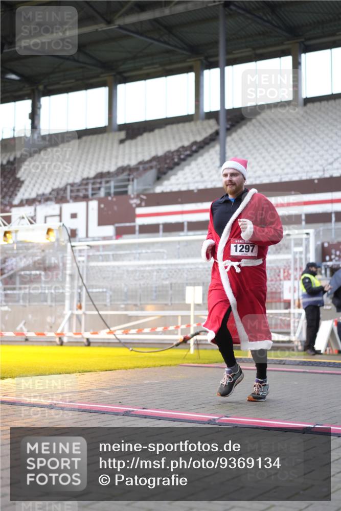 07.12.2025 - St. Pauli X-Mass-Run No. 15 Patografie http://msf.ph/oto/9369134 07.12.2025 11:21:47 Ziel 1284, 1297, 1775, 1779, 1904, 1939 meine-sportfotos.de