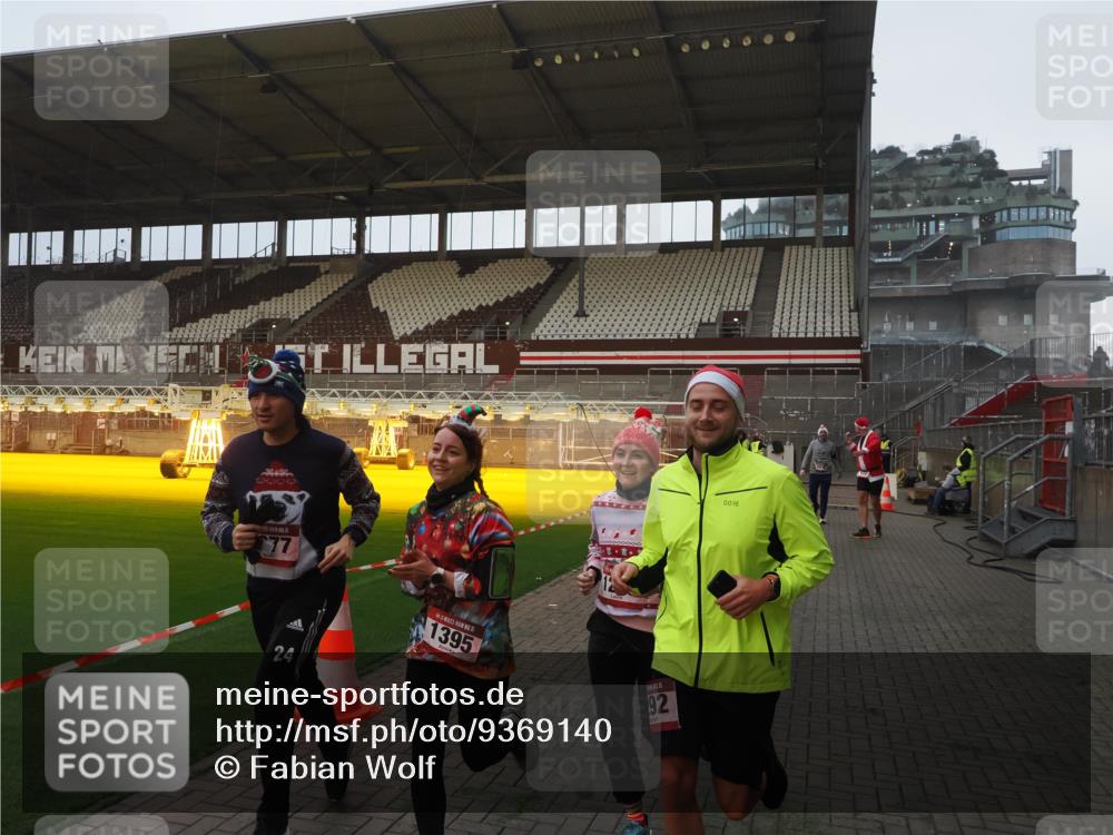 07.12.2025 - St. Pauli X-Mass-Run No. 15 Fabian Wolf http://msf.ph/oto/9369140 07.12.2025 09:57:30 Ziel 632, 1292, 1293, 1377, 1395, 2678 meine-sportfotos.de