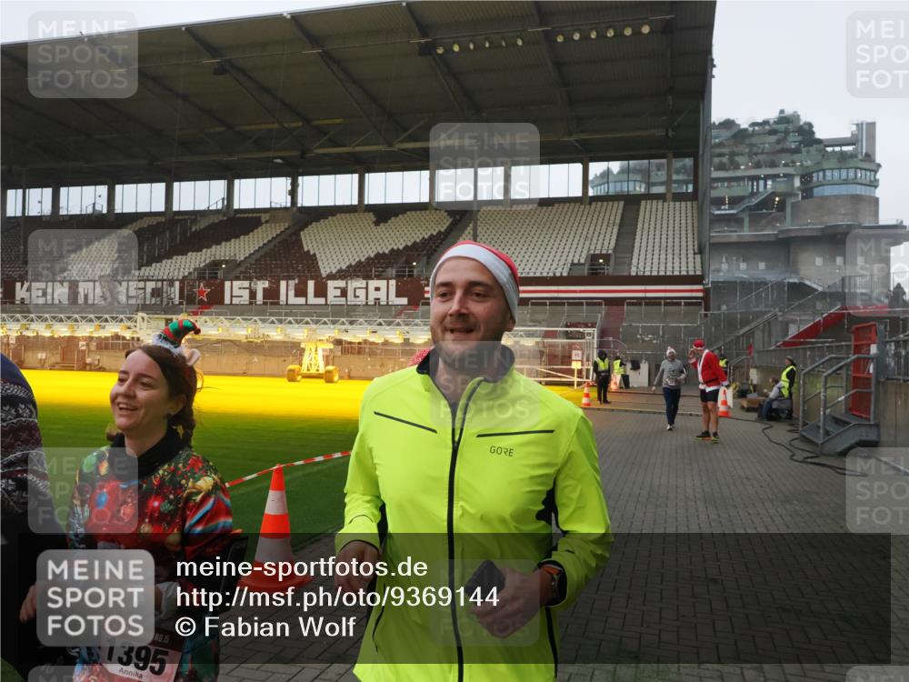 07.12.2025 - St. Pauli X-Mass-Run No. 15 Fabian Wolf http://msf.ph/oto/9369144 07.12.2025 09:57:30 Ziel 632, 1292, 1293, 1377, 1395, 2678 meine-sportfotos.de