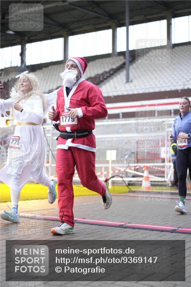 07.12.2025 - St. Pauli X-Mass-Run No. 15 Patografie http://msf.ph/oto/9369147 07.12.2025 11:21:49 Ziel 1284, 1297, 1775, 1779, 1904, 1939 meine-sportfotos.de