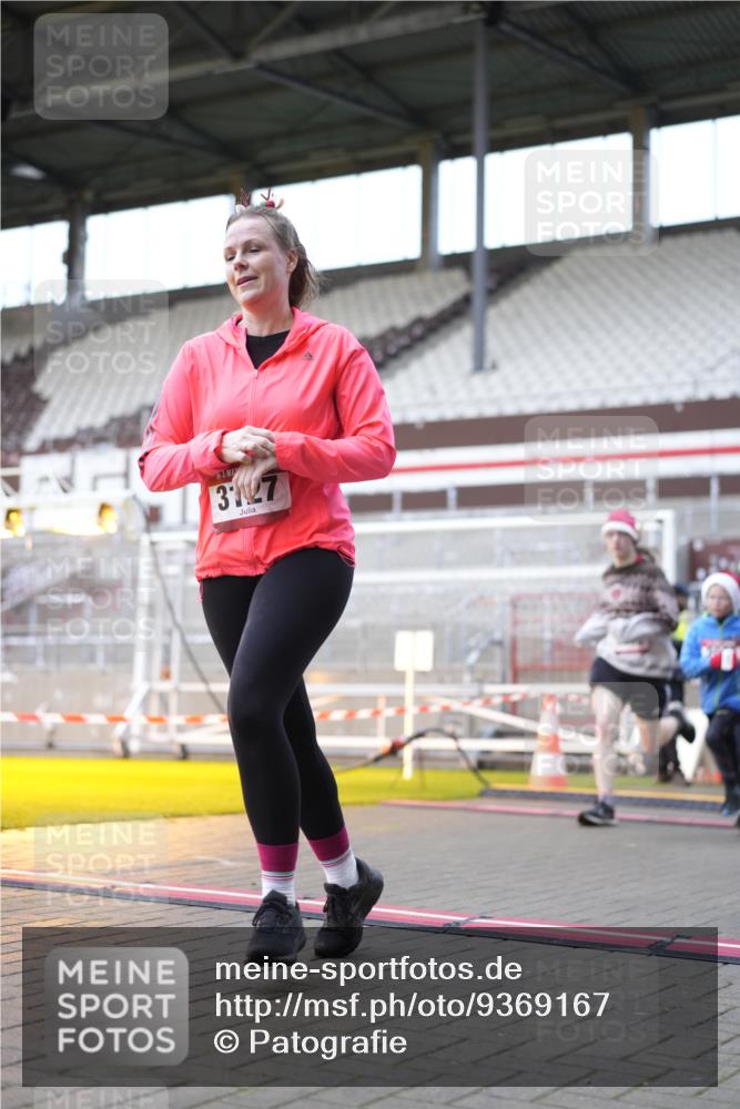 07.12.2025 - St. Pauli X-Mass-Run No. 15 Patografie http://msf.ph/oto/9369167 07.12.2025 11:22:21 Ziel 1349, 1391, 1431, 2550, 2557, 2812, 2985, 3127 meine-sportfotos.de