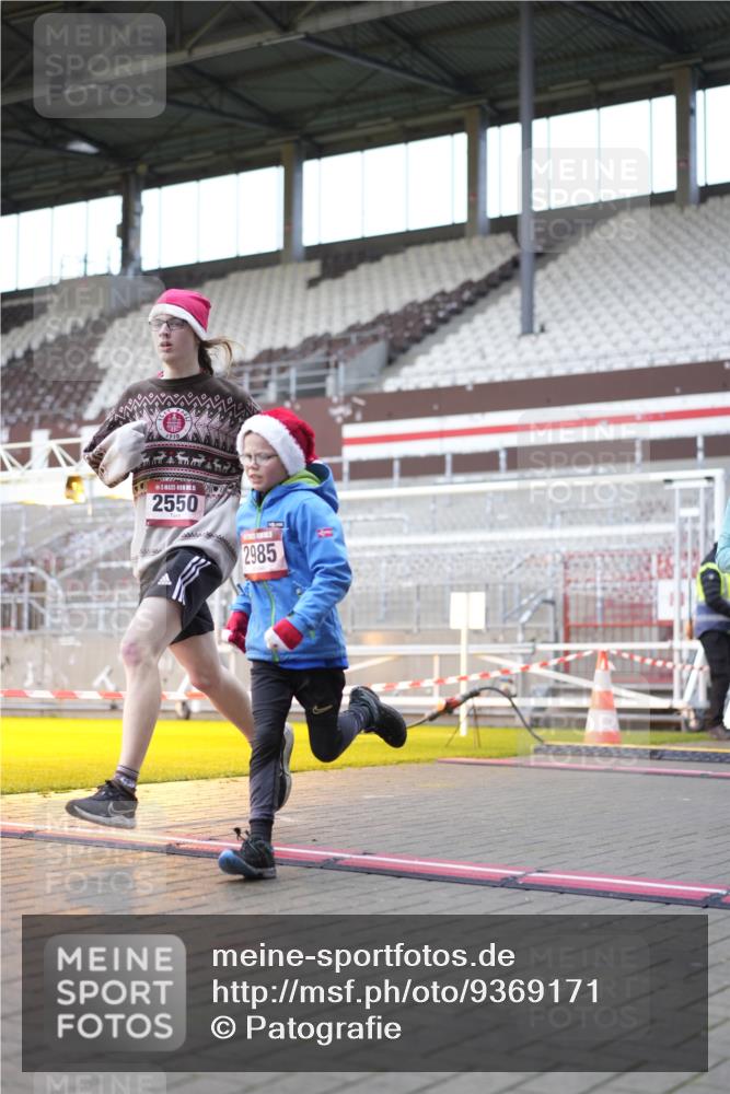 07.12.2025 - St. Pauli X-Mass-Run No. 15 Patografie http://msf.ph/oto/9369171 07.12.2025 11:22:22 Ziel 1349, 1391, 1431, 2550, 2557, 2812, 2985, 3127 meine-sportfotos.de
