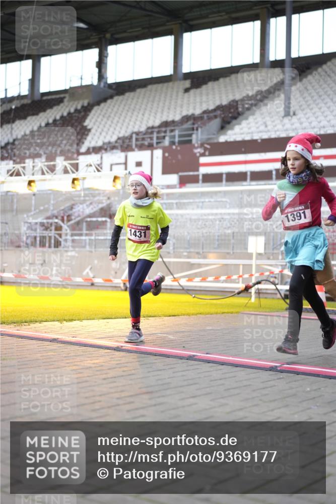 07.12.2025 - St. Pauli X-Mass-Run No. 15 Patografie http://msf.ph/oto/9369177 07.12.2025 11:22:25 Ziel 520, 1349, 1391, 1431, 2550, 2557, 2812, 2985, 3127 meine-sportfotos.de