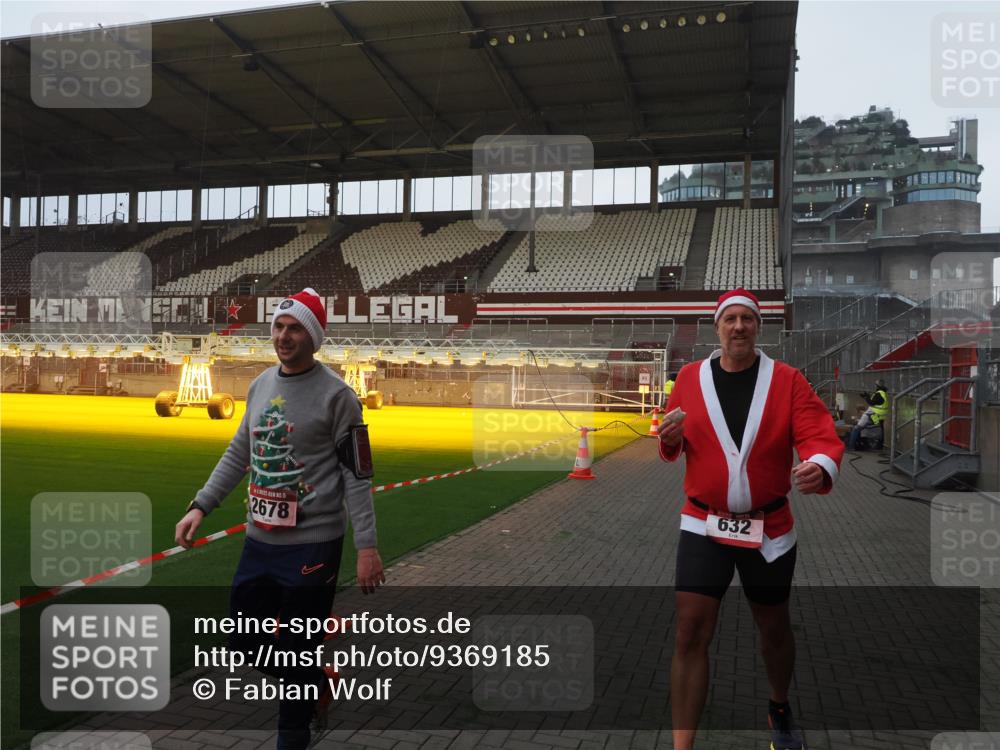 07.12.2025 - St. Pauli X-Mass-Run No. 15 Fabian Wolf http://msf.ph/oto/9369185 07.12.2025 09:57:39 Ziel 632, 1292, 1293, 1377, 1395, 2678, 2984 meine-sportfotos.de