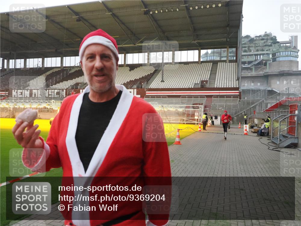 07.12.2025 - St. Pauli X-Mass-Run No. 15 Fabian Wolf http://msf.ph/oto/9369204 07.12.2025 09:57:41 Ziel 632, 1292, 1293, 1377, 1395, 2678, 2984, 4030 meine-sportfotos.de