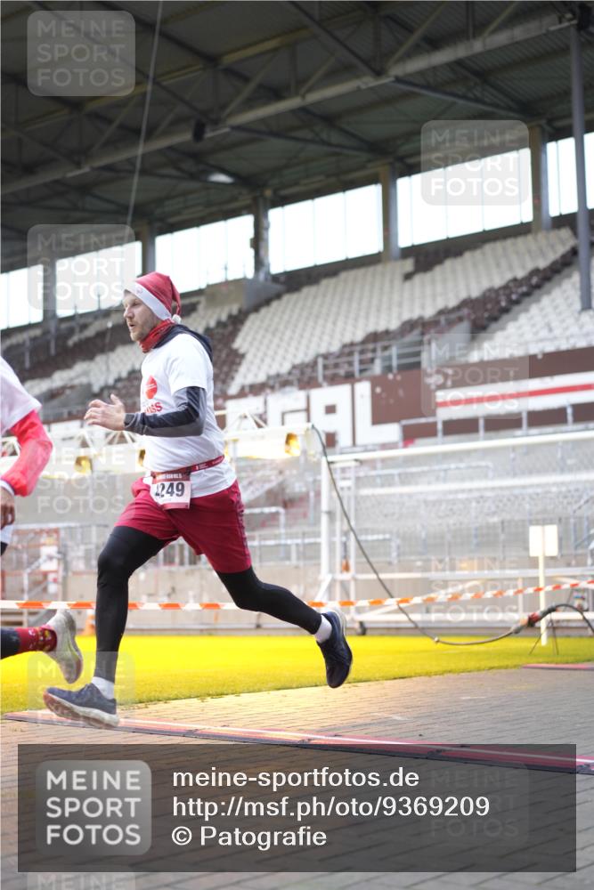 07.12.2025 - St. Pauli X-Mass-Run No. 15 Patografie http://msf.ph/oto/9369209 07.12.2025 11:23:01 Ziel 21, 69, 2023, 2373, 4249, 4824 meine-sportfotos.de