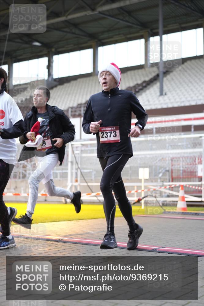 07.12.2025 - St. Pauli X-Mass-Run No. 15 Patografie http://msf.ph/oto/9369215 07.12.2025 11:23:03 Ziel 21, 69, 2023, 2373, 4249, 4824 meine-sportfotos.de