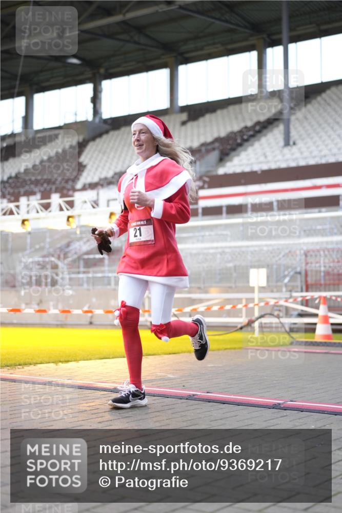 07.12.2025 - St. Pauli X-Mass-Run No. 15 Patografie http://msf.ph/oto/9369217 07.12.2025 11:23:04 Ziel 21, 69, 2023, 2373, 4249, 4824 meine-sportfotos.de