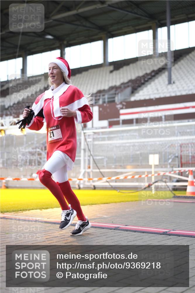 07.12.2025 - St. Pauli X-Mass-Run No. 15 Patografie http://msf.ph/oto/9369218 07.12.2025 11:23:04 Ziel 21, 69, 2023, 2373, 4249, 4824 meine-sportfotos.de