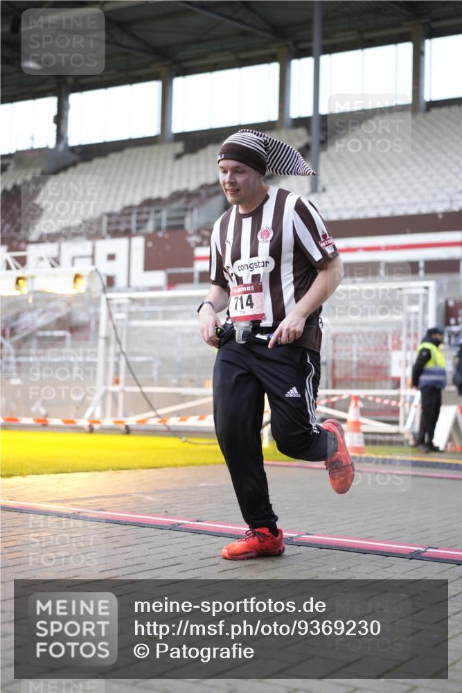07.12.2025 - St. Pauli X-Mass-Run No. 15 Patografie http://msf.ph/oto/9369230 07.12.2025 11:23:17 Ziel 21, 69, 714, 1141, 2373, 2821, 2823, 3302, 4249 meine-sportfotos.de