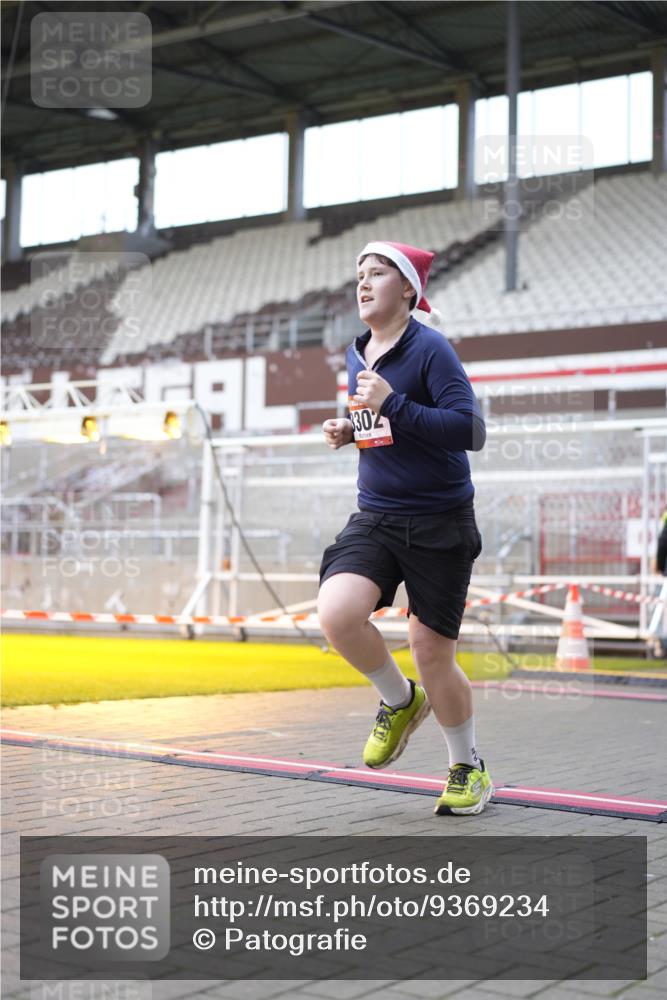 07.12.2025 - St. Pauli X-Mass-Run No. 15 Patografie http://msf.ph/oto/9369234 07.12.2025 11:23:22 Ziel 714, 1141, 2037, 2821, 2823, 3302, 4648 meine-sportfotos.de