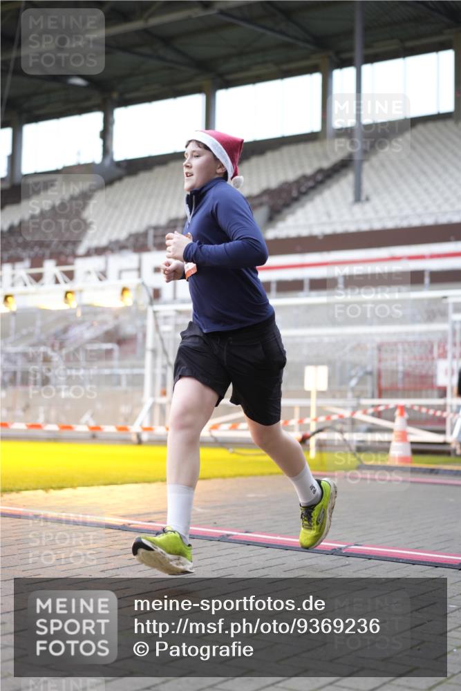 07.12.2025 - St. Pauli X-Mass-Run No. 15 Patografie http://msf.ph/oto/9369236 07.12.2025 11:23:22 Ziel 714, 1141, 2037, 2821, 2823, 3302, 4648 meine-sportfotos.de