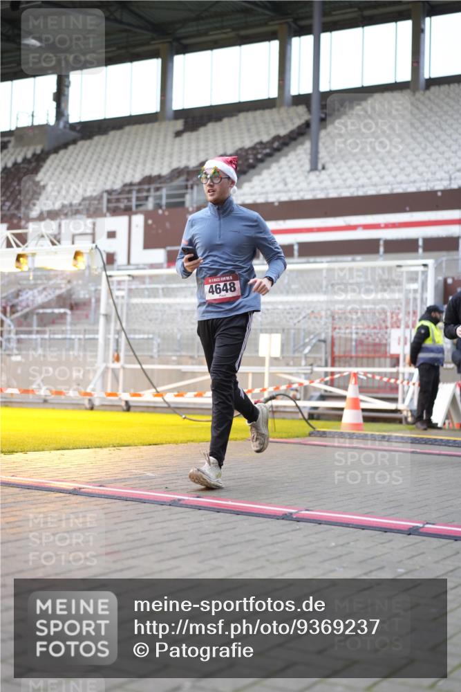 07.12.2025 - St. Pauli X-Mass-Run No. 15 Patografie http://msf.ph/oto/9369237 07.12.2025 11:23:25 Ziel 714, 1141, 2037, 2821, 2823, 3302, 4648 meine-sportfotos.de