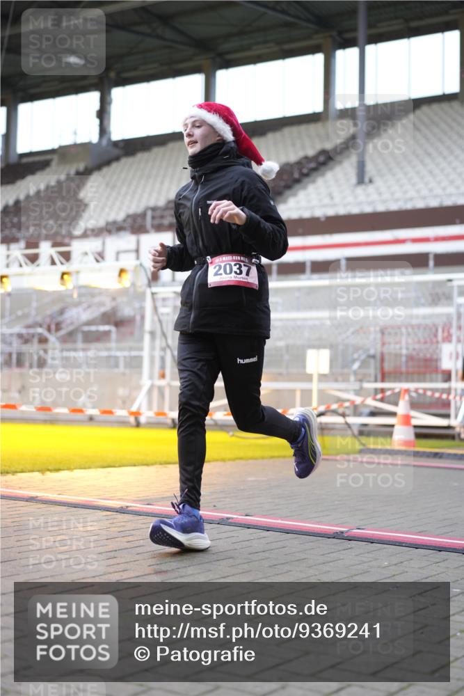 07.12.2025 - St. Pauli X-Mass-Run No. 15 Patografie http://msf.ph/oto/9369241 07.12.2025 11:23:26 Ziel 714, 2037, 2387, 2409, 3302, 4648 meine-sportfotos.de