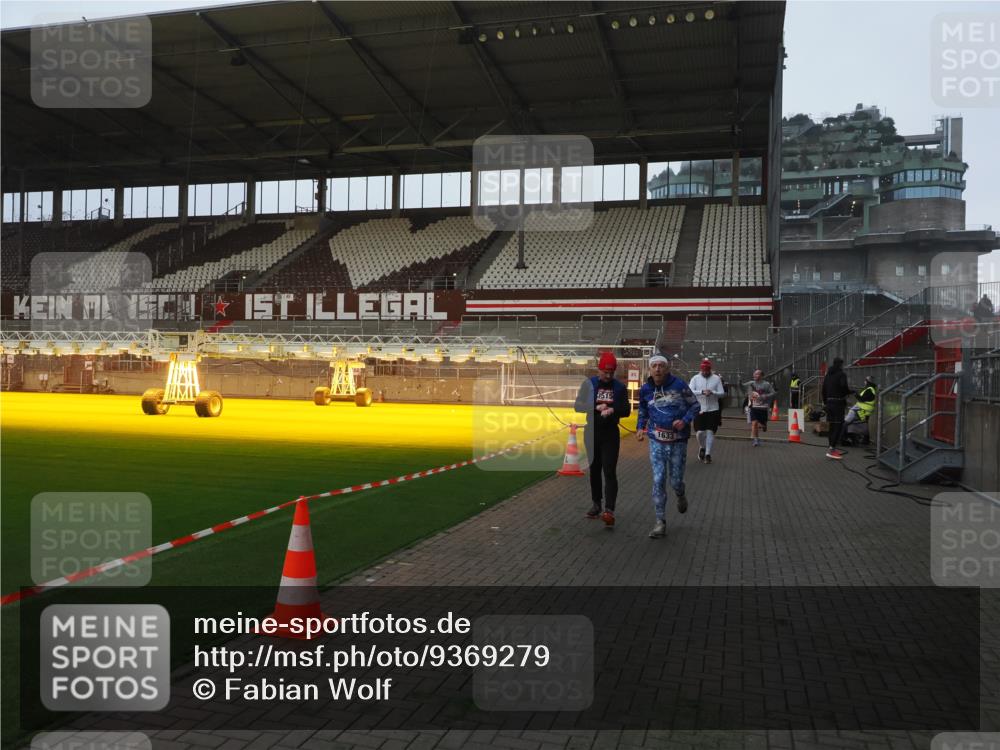 07.12.2025 - St. Pauli X-Mass-Run No. 15 Fabian Wolf http://msf.ph/oto/9369279 07.12.2025 09:58:19 Ziel 238, 261, 1173, 1633, 1774, 2205, 3405, 3515, 4206 meine-sportfotos.de