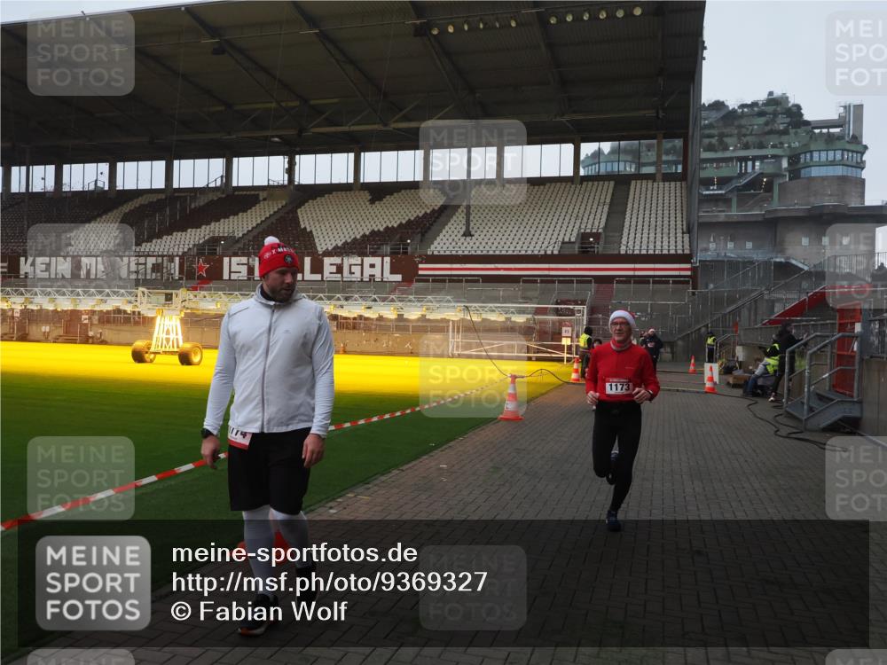 07.12.2025 - St. Pauli X-Mass-Run No. 15 Fabian Wolf http://msf.ph/oto/9369327 07.12.2025 09:58:26 Ziel 238, 261, 483, 1173, 1633, 1774, 2205, 3515, 4031, 4206 meine-sportfotos.de