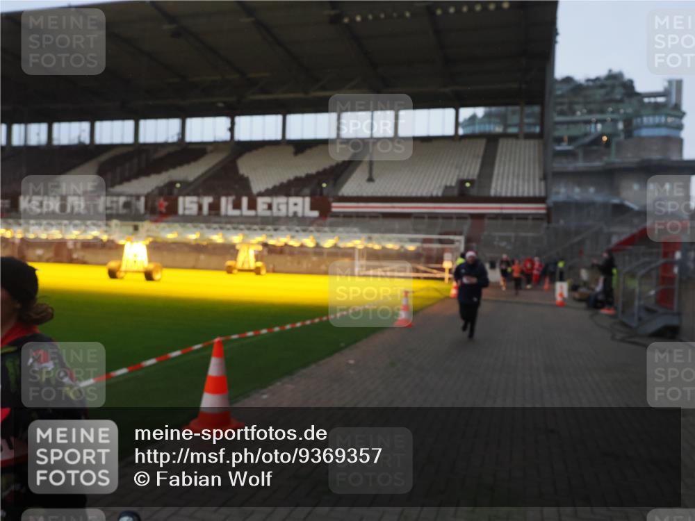 07.12.2025 - St. Pauli X-Mass-Run No. 15 Fabian Wolf http://msf.ph/oto/9369357 07.12.2025 09:58:30 Ziel 238, 261, 483, 532, 1173, 1603, 1633, 1774, 2205, 3515, 4031, 4206 meine-sportfotos.de