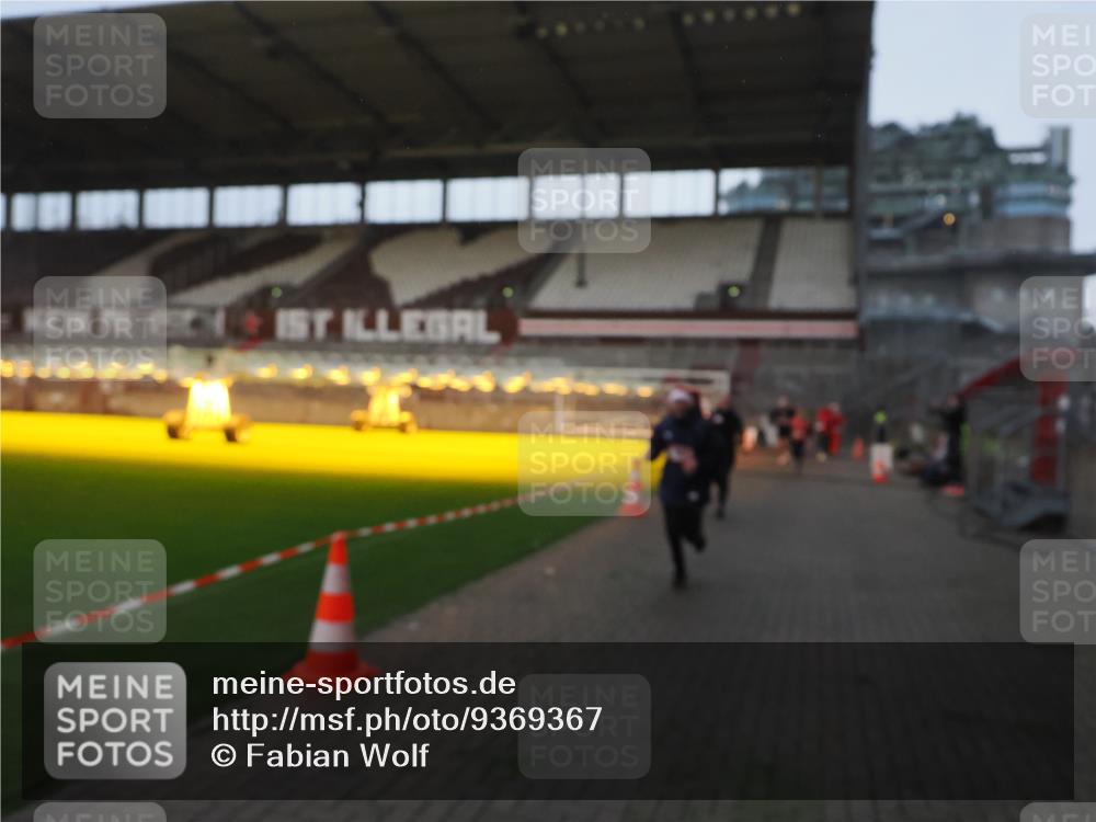 07.12.2025 - St. Pauli X-Mass-Run No. 15 Fabian Wolf http://msf.ph/oto/9369367 07.12.2025 09:58:31 Ziel 238, 261, 483, 532, 1173, 1528, 1603, 1633, 1774, 2205, 3515, 4031, 4206 meine-sportfotos.de