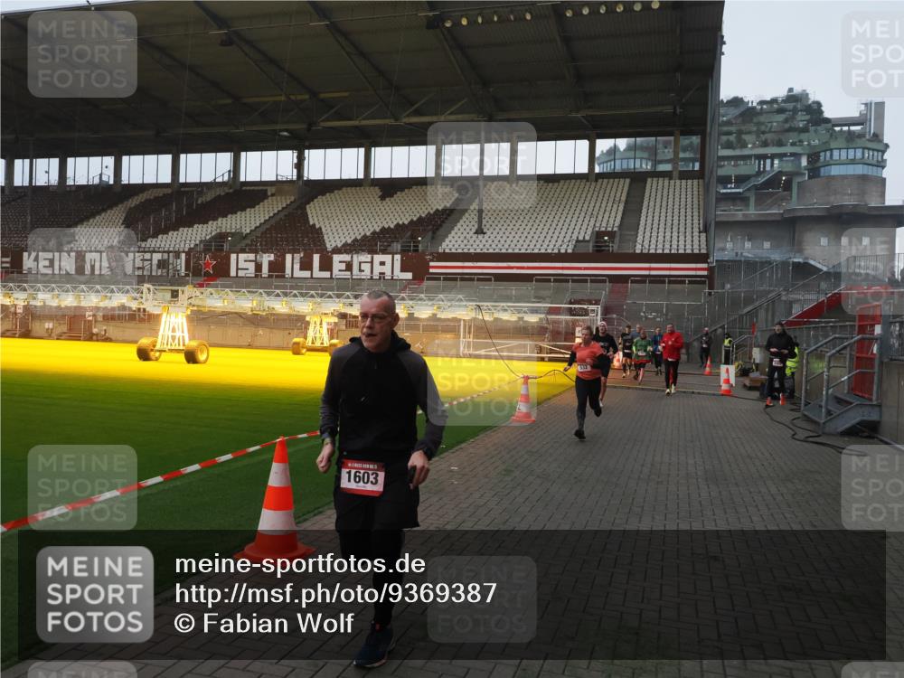 07.12.2025 - St. Pauli X-Mass-Run No. 15 Fabian Wolf http://msf.ph/oto/9369387 07.12.2025 09:58:34 Ziel 238, 261, 483, 532, 1003, 1115, 1173, 1528, 1603, 1774, 1782, 1785, 2205, 3308, 4031, 4206 meine-sportfotos.de