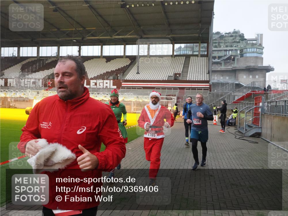 07.12.2025 - St. Pauli X-Mass-Run No. 15 Fabian Wolf http://msf.ph/oto/9369406 07.12.2025 09:58:40 Ziel 483, 532, 1003, 1115, 1528, 1542, 1603, 1782, 1785, 2392, 3308, 4031 meine-sportfotos.de