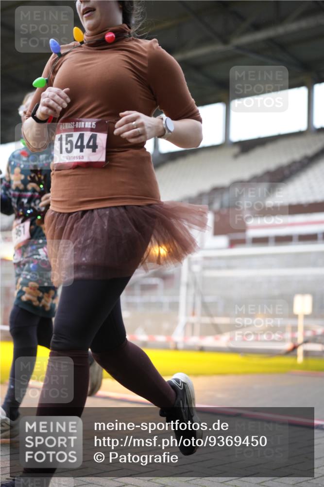 07.12.2025 - St. Pauli X-Mass-Run No. 15 Patografie http://msf.ph/oto/9369450 07.12.2025 11:25:05 Ziel 470, 473, 1527, 1544, 1855, 1858, 1961, 2151, 2193, 2244, 2981, 2990, 3126, 5003 meine-sportfotos.de