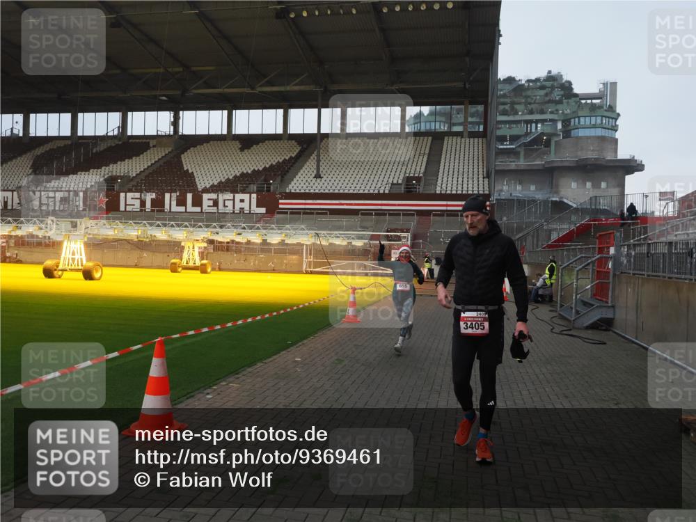 07.12.2025 - St. Pauli X-Mass-Run No. 15 Fabian Wolf http://msf.ph/oto/9369461 07.12.2025 09:58:48 Ziel 532, 655, 1003, 1115, 1528, 1542, 1782, 1785, 2392, 3308 meine-sportfotos.de