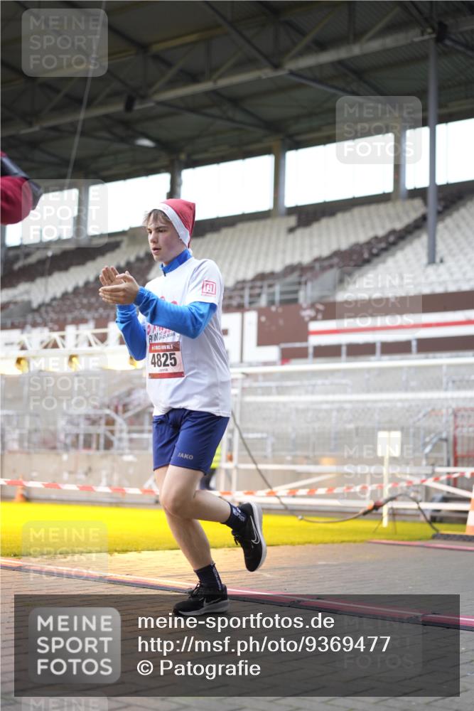 07.12.2025 - St. Pauli X-Mass-Run No. 15 Patografie http://msf.ph/oto/9369477 07.12.2025 11:25:30 Ziel 1334, 1339, 1388, 1672, 2498, 3290, 3296, 3301, 4101, 4825 meine-sportfotos.de