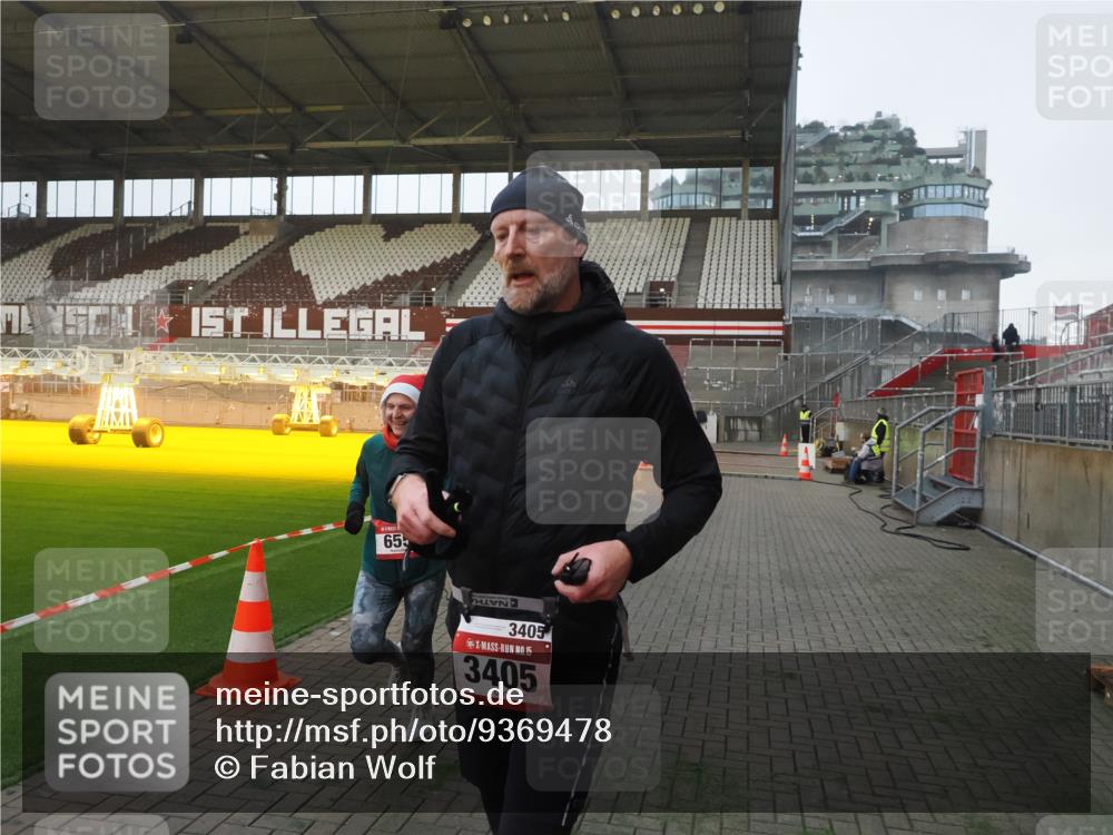 07.12.2025 - St. Pauli X-Mass-Run No. 15 Fabian Wolf http://msf.ph/oto/9369478 07.12.2025 09:58:50 Ziel 532, 655, 1003, 1115, 1528, 1542, 1782, 1785, 2392, 3308 meine-sportfotos.de