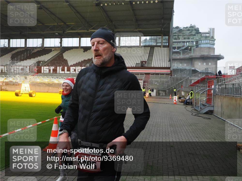 07.12.2025 - St. Pauli X-Mass-Run No. 15 Fabian Wolf http://msf.ph/oto/9369480 07.12.2025 09:58:50 Ziel 532, 655, 1003, 1115, 1528, 1542, 1782, 1785, 2392, 3308 meine-sportfotos.de
