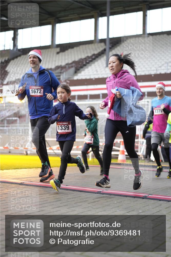 07.12.2025 - St. Pauli X-Mass-Run No. 15 Patografie http://msf.ph/oto/9369481 07.12.2025 11:25:35 Ziel 1334, 1339, 1379, 1388, 1672, 2498, 4654, 4825 meine-sportfotos.de